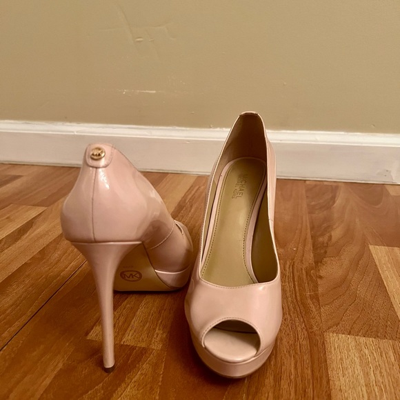 Michael Kors Nude Peep Toe Heels Pumps - Picture 4 of 5